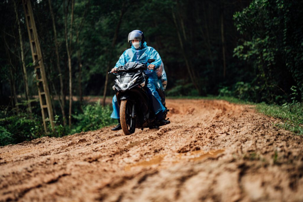 Sem a moto, é difícil alcançar cristãos nos vilarejos remotos (foto representativa) crédito: Portas Abertas